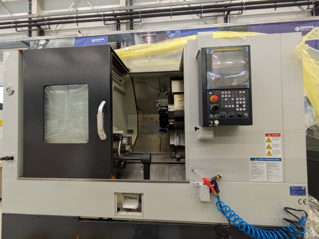 Torno CNC con eje Y y herramientas motorizadas HAITIAN LH8Y   –   Ø sobre bancada 650 x 530 mm